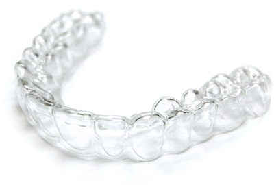 ClearCorrect aligneurs et coquilles ou broches invisibles, invisible braces. L'alternative à Invisalign en orthodontie invisible.